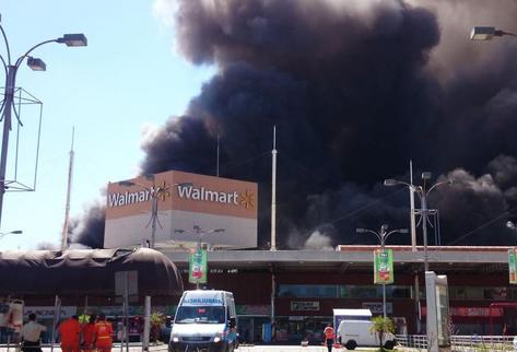 Incendio en centro comercial de El Salvador